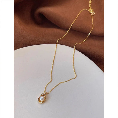 Abstract Shell Pearl Necklace