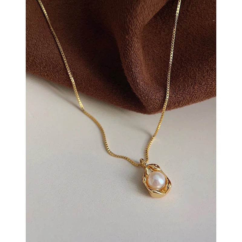 Abstract Shell Pearl Necklace
