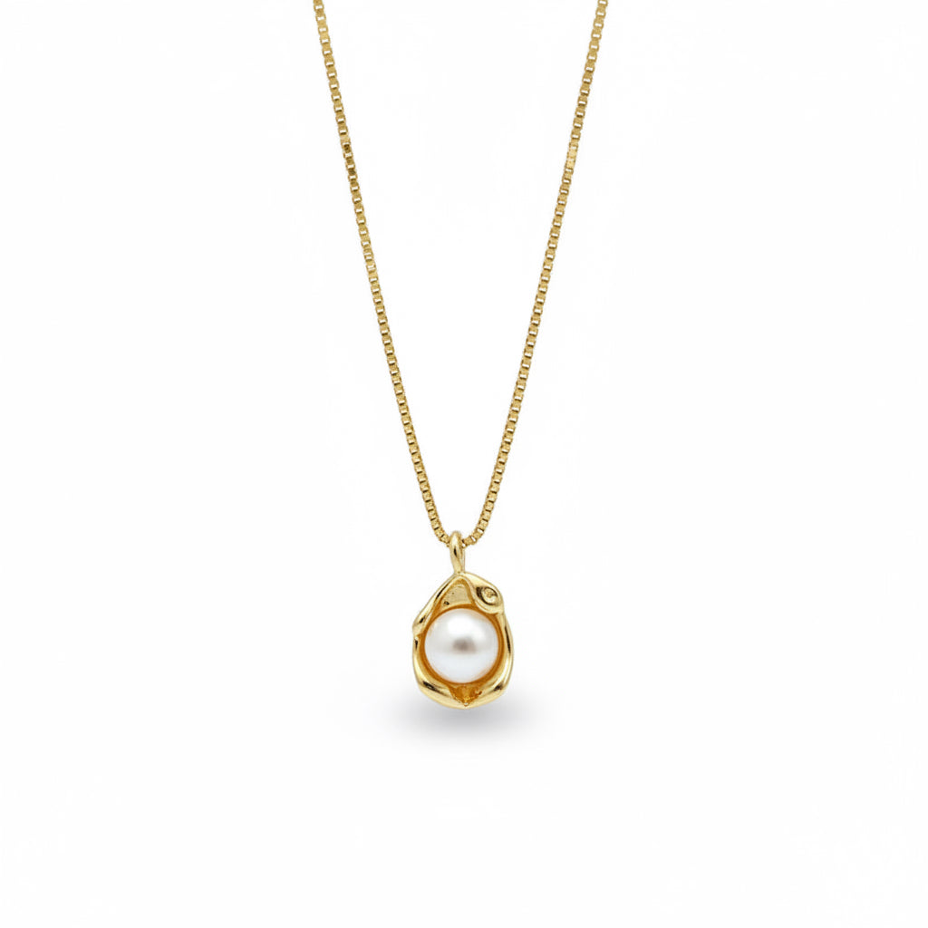 Abstract Shell Pearl Necklace