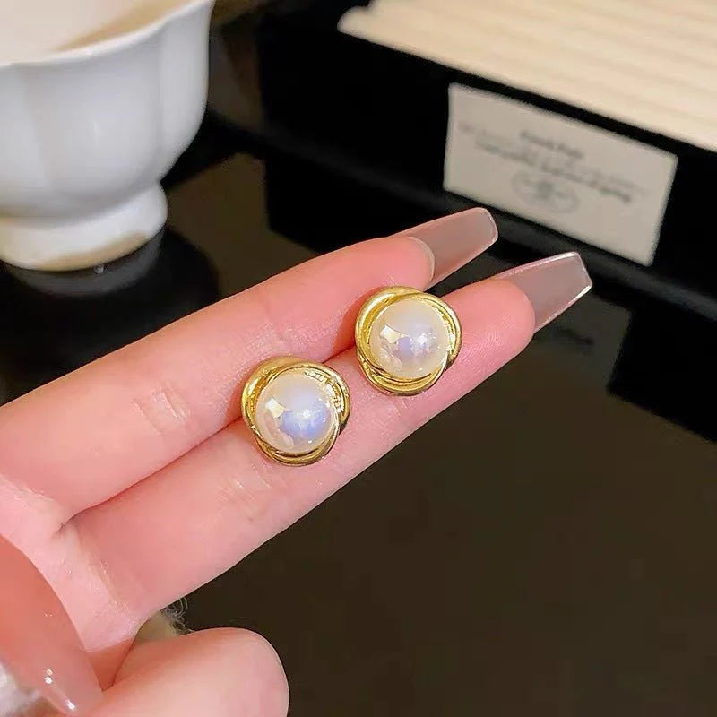 Twisted Pearl Stud Earrings